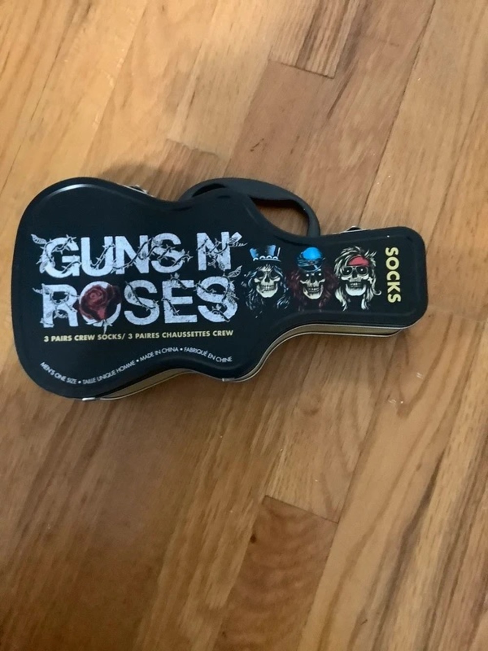 Guns N' Roses 3 Pair Socks in Keepsake Guitar Case